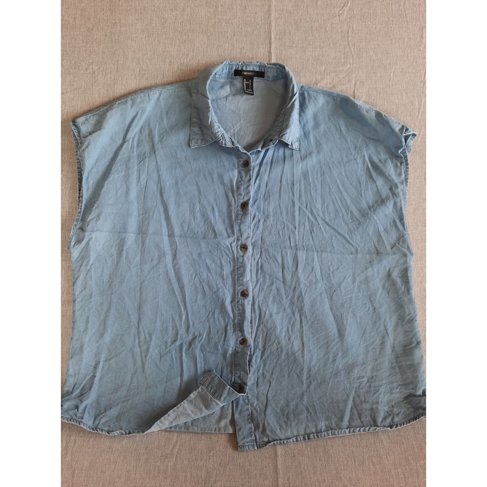 FOREVER 21 Women's Large Relaxed Fit Chambray Blue Sleeveless Button Top Blouse